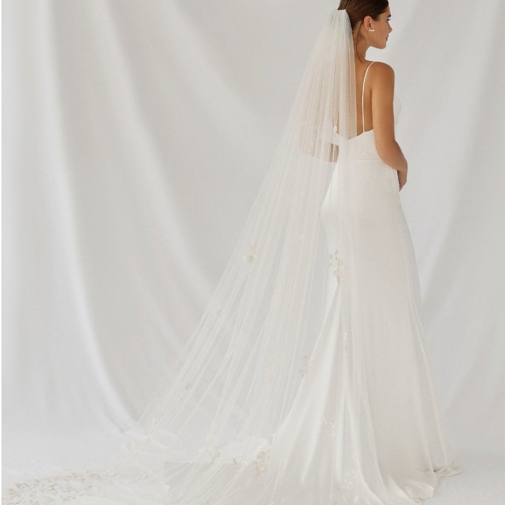 BRAND NEW NEVER WORN Alexandra Grecco Primula Veil